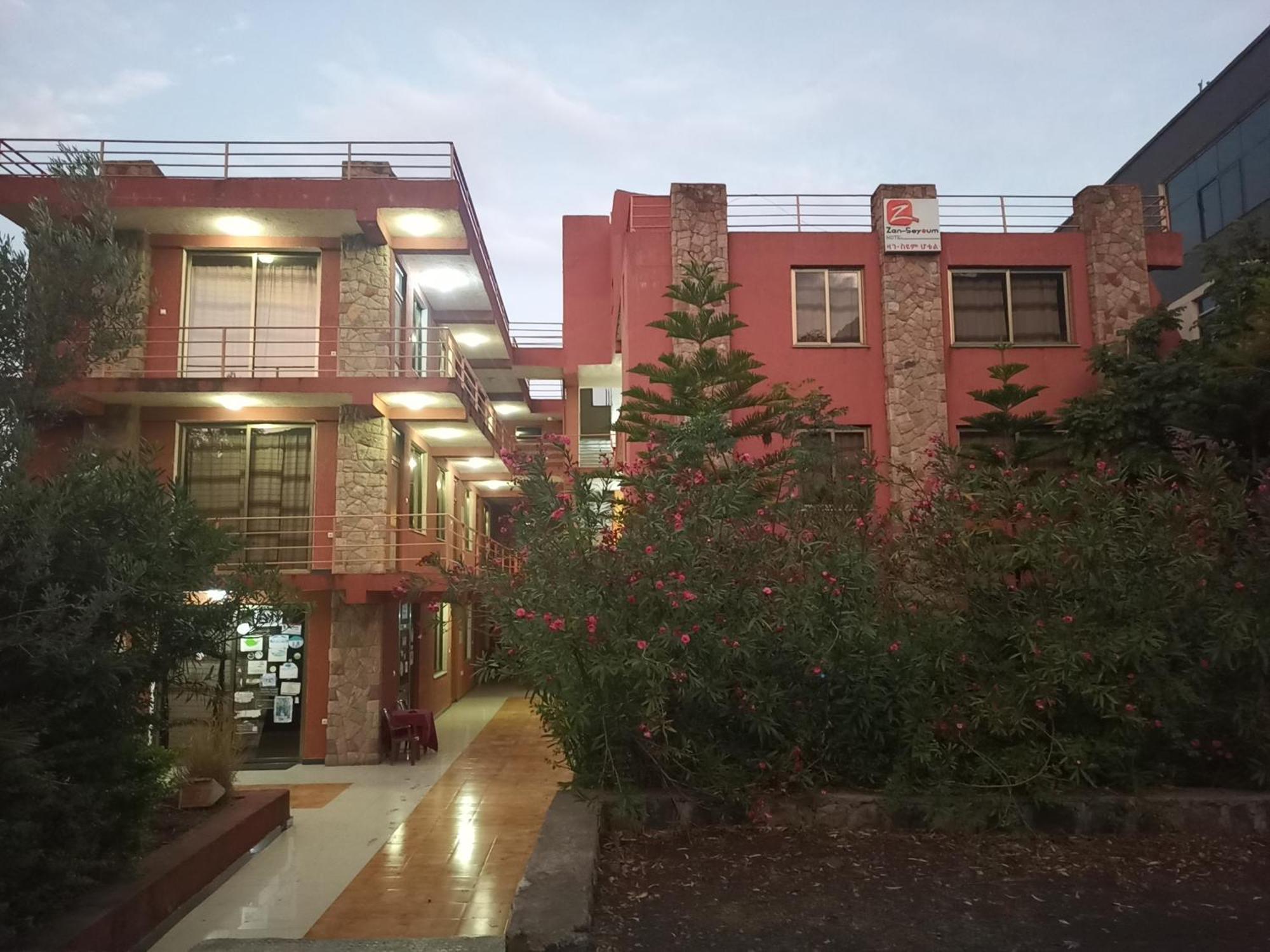 Zan-Seyoum Hotel - Lalibela Bagian luar foto